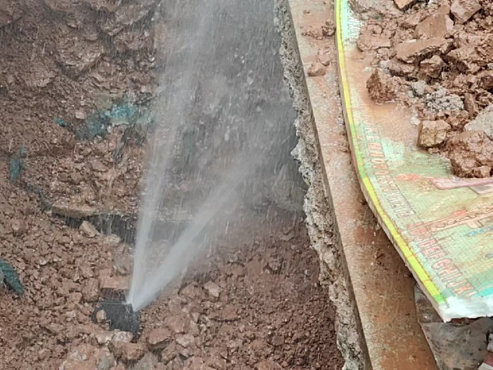 个旧市消防水管漏水检测定点开挖